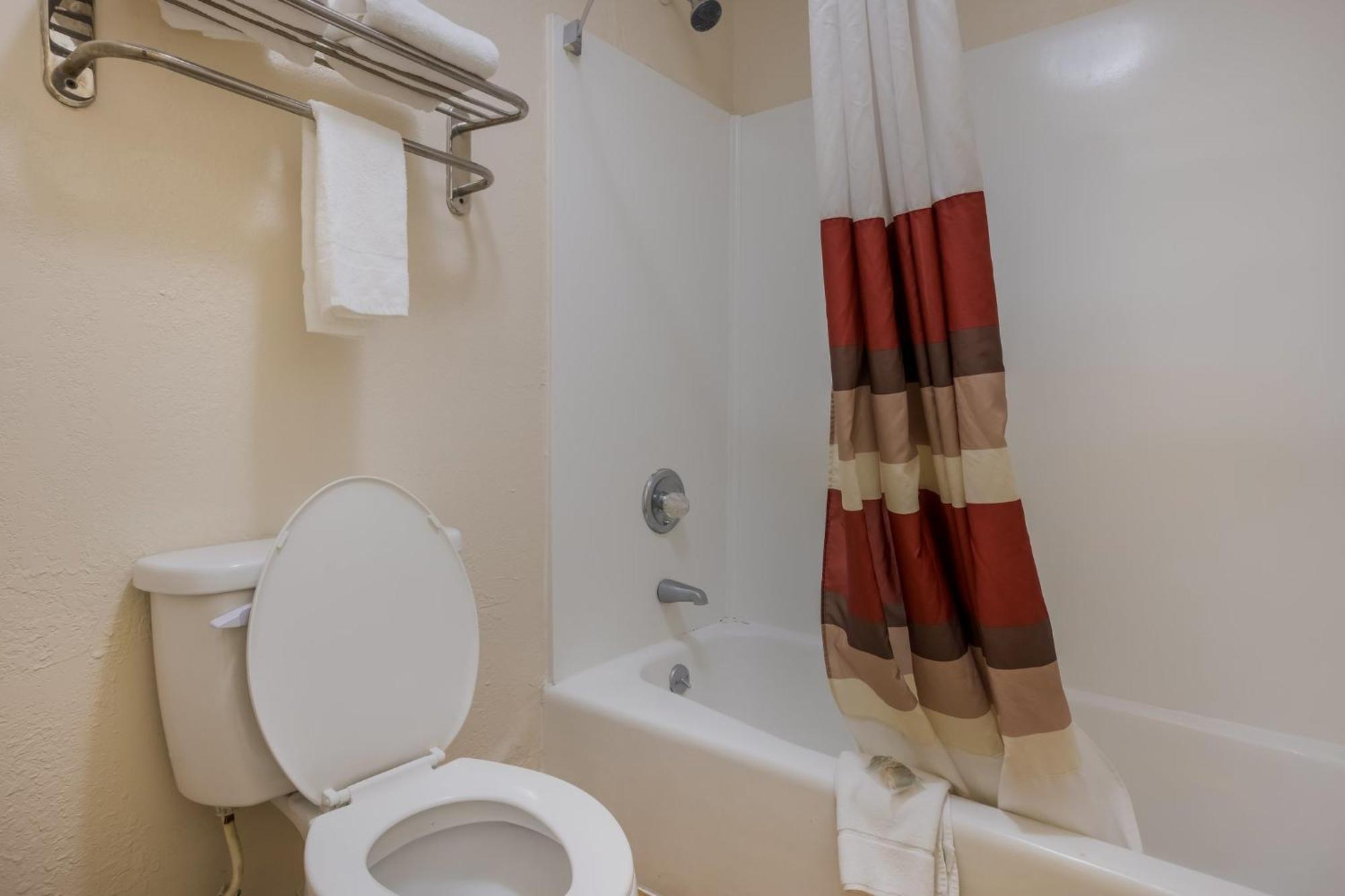 Red Roof Inn & Suites Statesboro - University 외부 사진