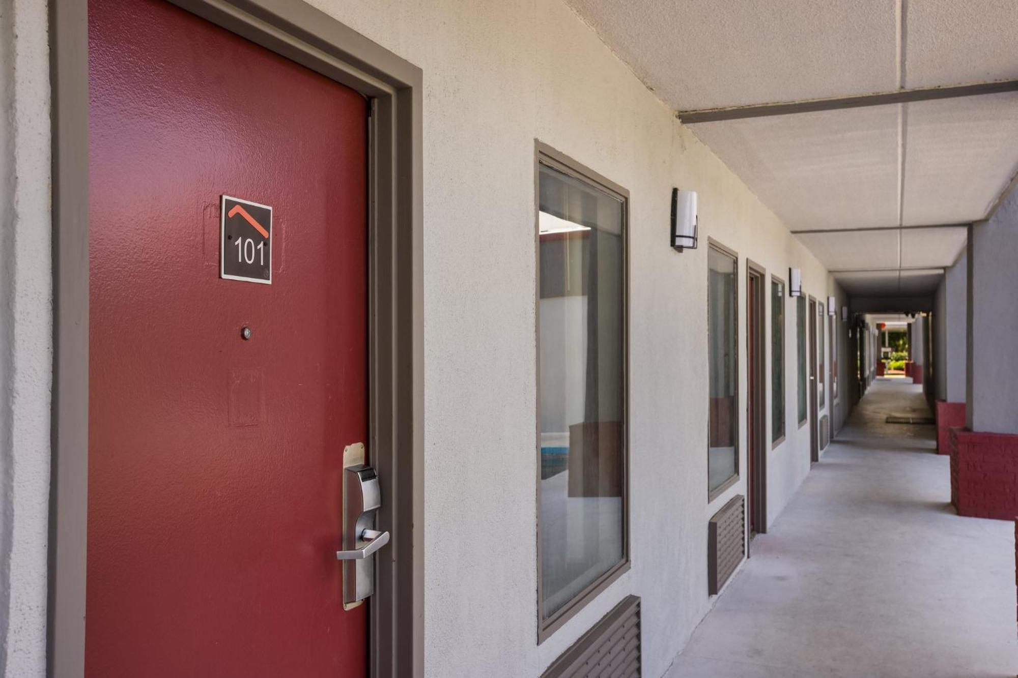 Red Roof Inn & Suites Statesboro - University 외부 사진
