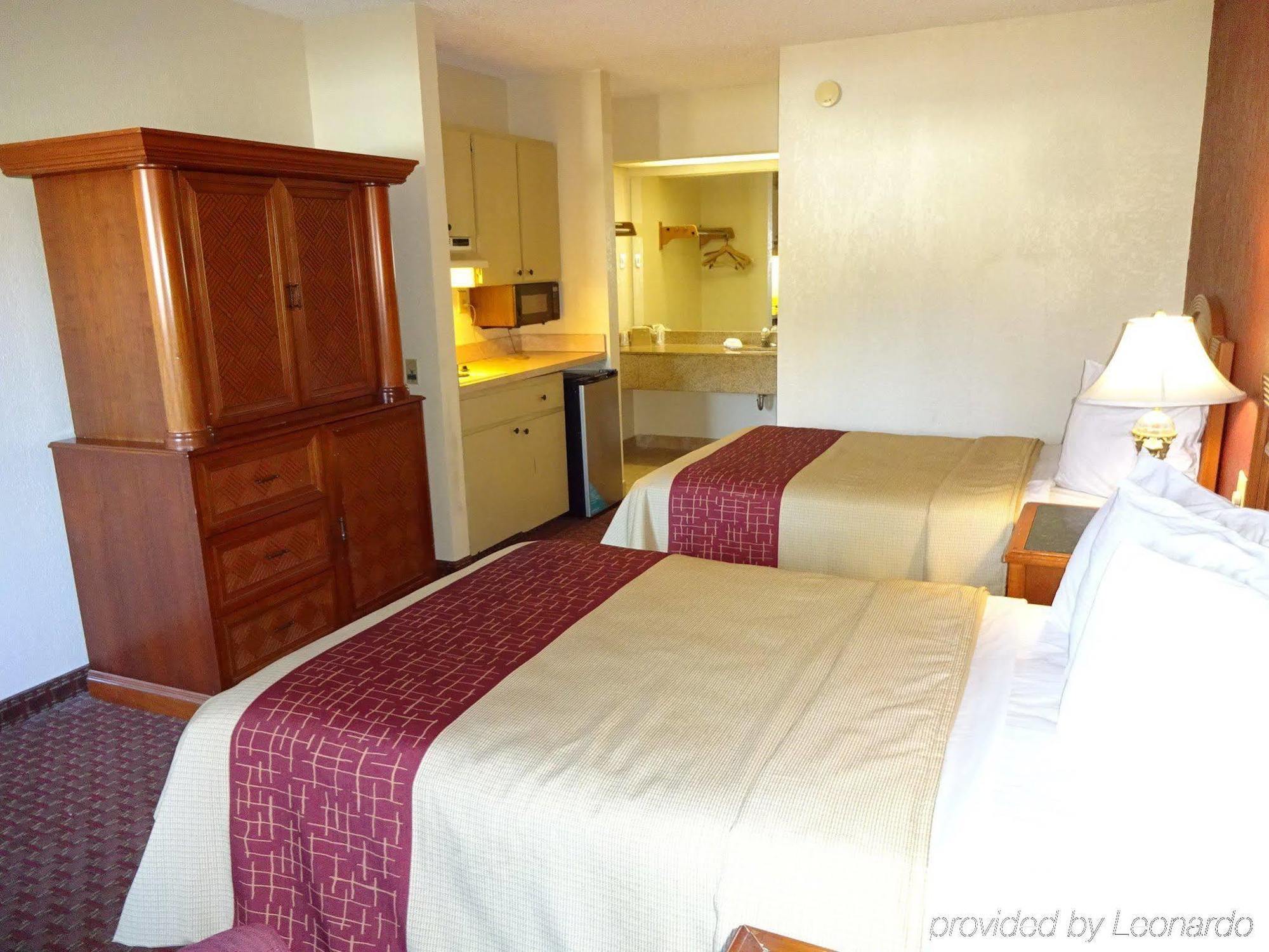 Red Roof Inn & Suites Statesboro - University 외부 사진